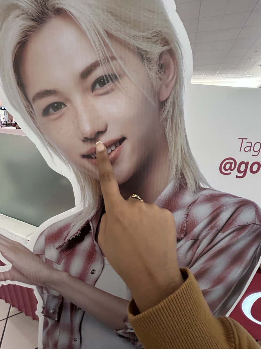 date with my gf, she gets clingy sometimes but she’s still cool ig