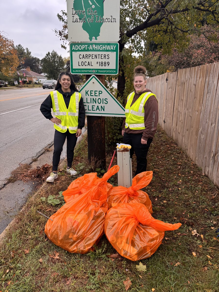 MidAmCarpenters's tweet image. Shout out to these #Local1889 members who took the time out of their day to improve their community. Two miles of Route 58 by Elgin is much cleaner thanks to you all. Just another way that Union Carpenters improve the places we live!