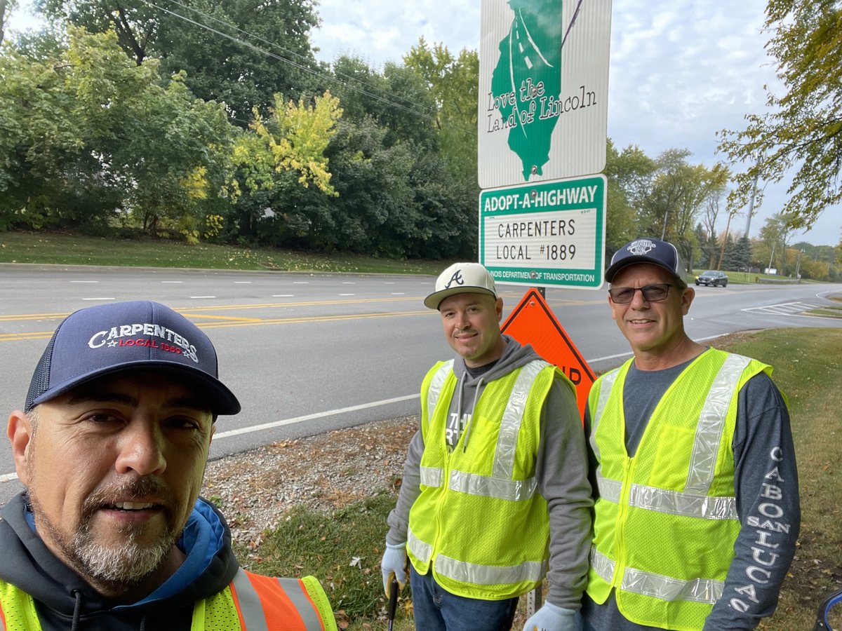 MidAmCarpenters's tweet image. Shout out to these #Local1889 members who took the time out of their day to improve their community. Two miles of Route 58 by Elgin is much cleaner thanks to you all. Just another way that Union Carpenters improve the places we live!