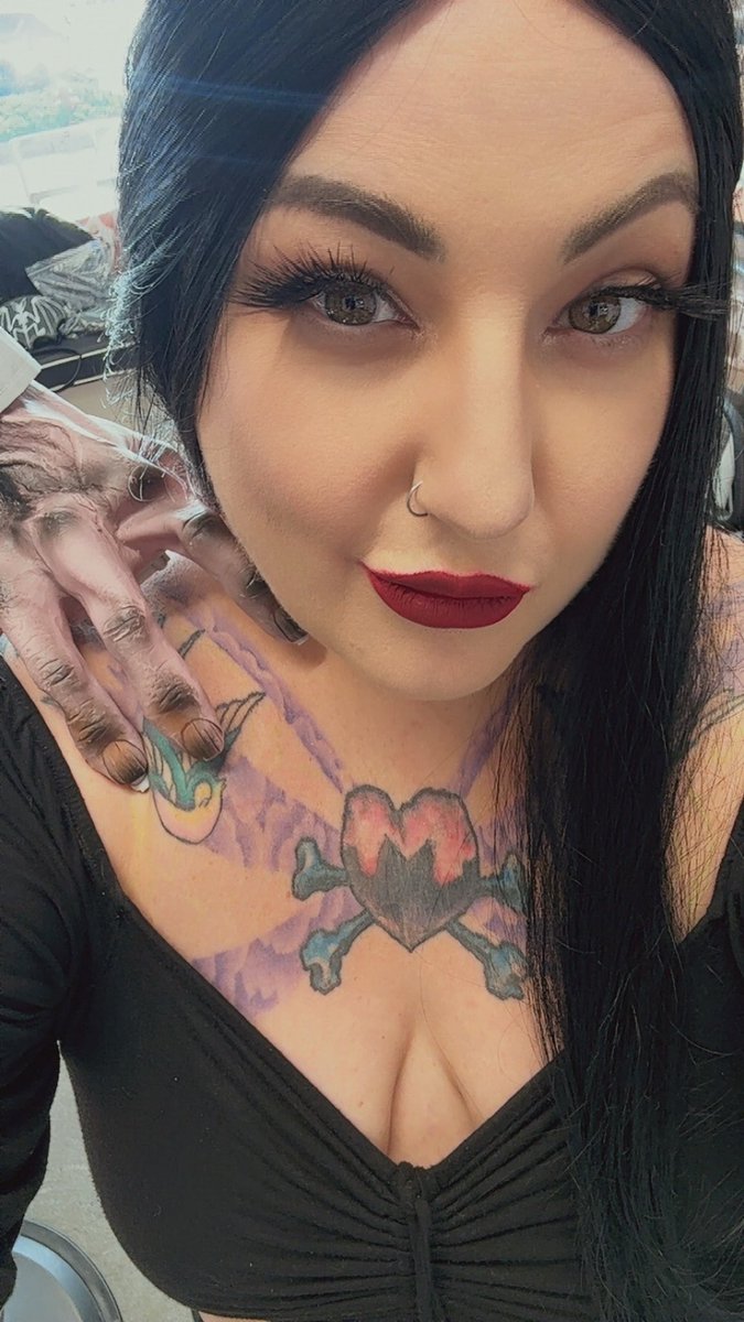 scream_it's tweet image. We understood the Halloween costume theme assignment