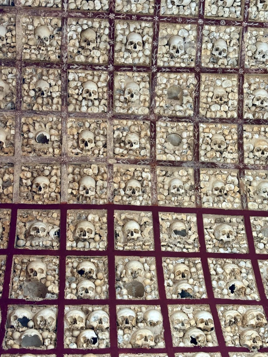 Capela dos ossos (bone chapel) and the Igreja do Carmo church in Faro.  The bones belonged to Carmelite monks.  “Stop here and consider, that you will reach this state too”.