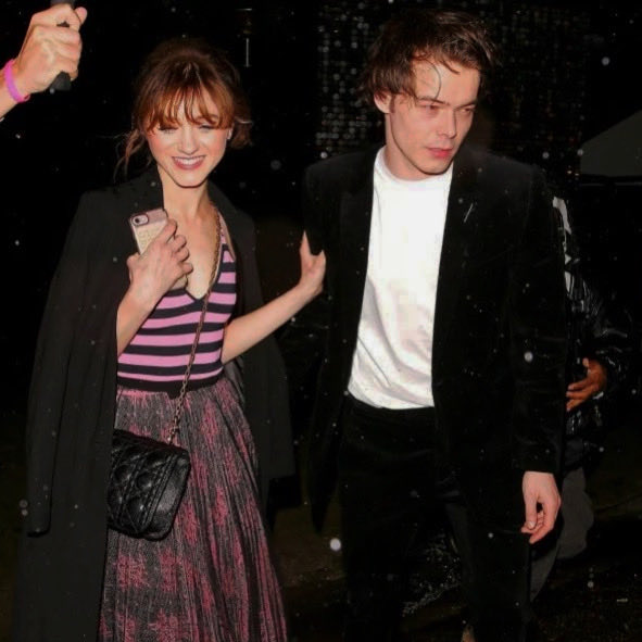 jancymypotatoes's tweet image. remember when charlie wrote a poem that natalia loved and she kept it in her phone case 🥹