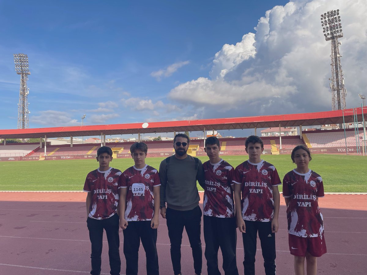 kc_iho's tweet photo. Atletizm Takımımız İl 3.sü oldu.
Okullararası yapılan Atletizm yarışmalarında Yıldız Erkek takımımız il 3.sü oldu. Öğrencilerimizi ve Beden eğitimi öğretmenimiz @MeteHanILERI kutluyoruz. 👏👏👏 @mineaktashayta @canakkaleilmem @MuratBuyuk11 https://t.co/jHdioHYfPL