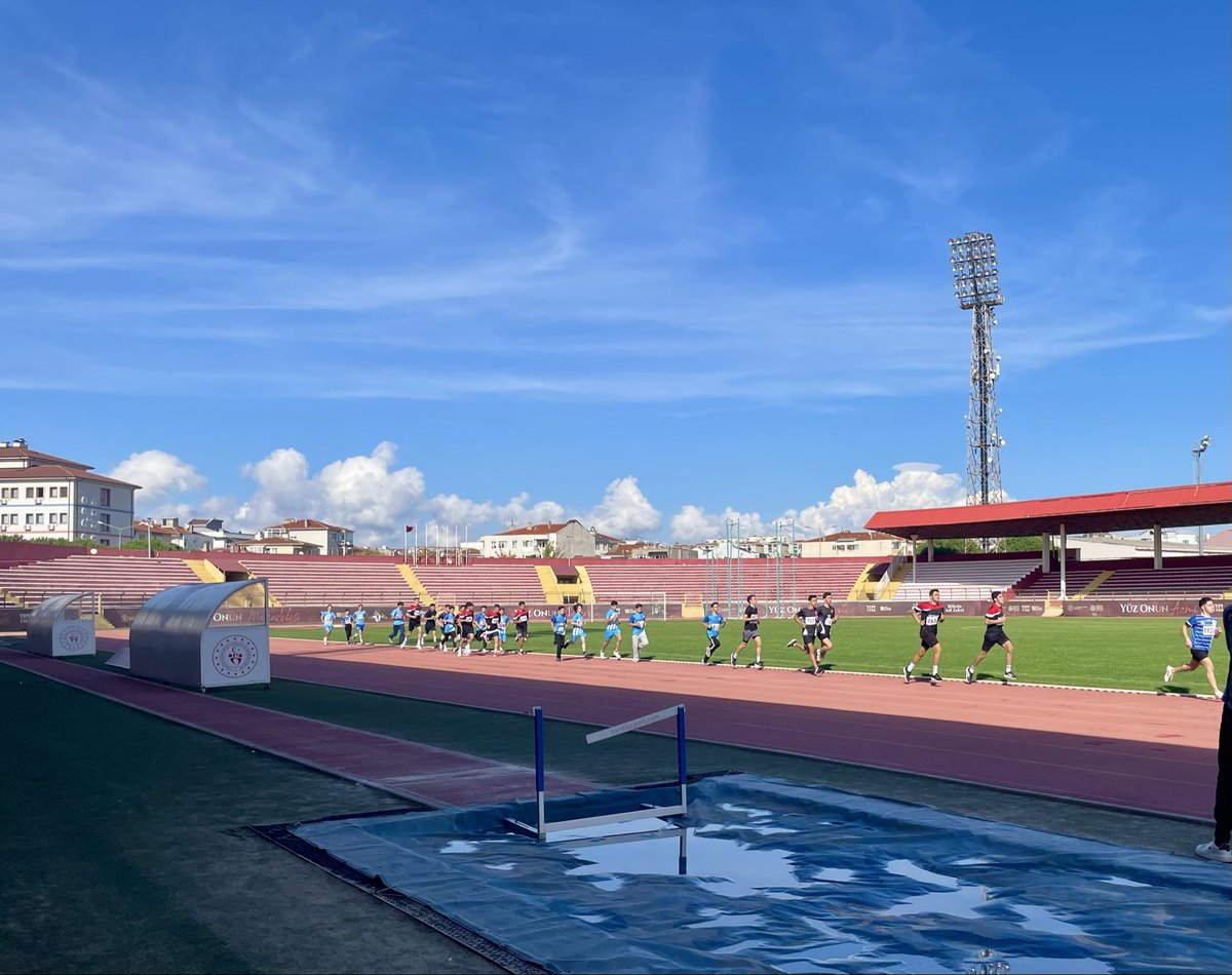 kc_iho's tweet photo. Atletizm Takımımız İl 3.sü oldu.
Okullararası yapılan Atletizm yarışmalarında Yıldız Erkek takımımız il 3.sü oldu. Öğrencilerimizi ve Beden eğitimi öğretmenimiz @MeteHanILERI kutluyoruz. 👏👏👏 @mineaktashayta @canakkaleilmem @MuratBuyuk11 https://t.co/jHdioHYfPL