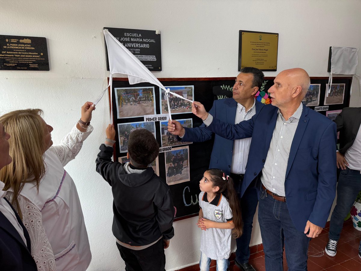 juliobanuelosok's tweet photo. 📚 Acompañamos al pte. comunal Sandro Atala y a la comunidad educativa de la Escuela Fray José María Nogal, de #Ambul, en su 150° aniversario.

Un siglo y medio formando generaciones y transformando realidades. ✨🙌
#Educación ⛰️ #Traslasierra https://t.co/h6EzXH4Tiq