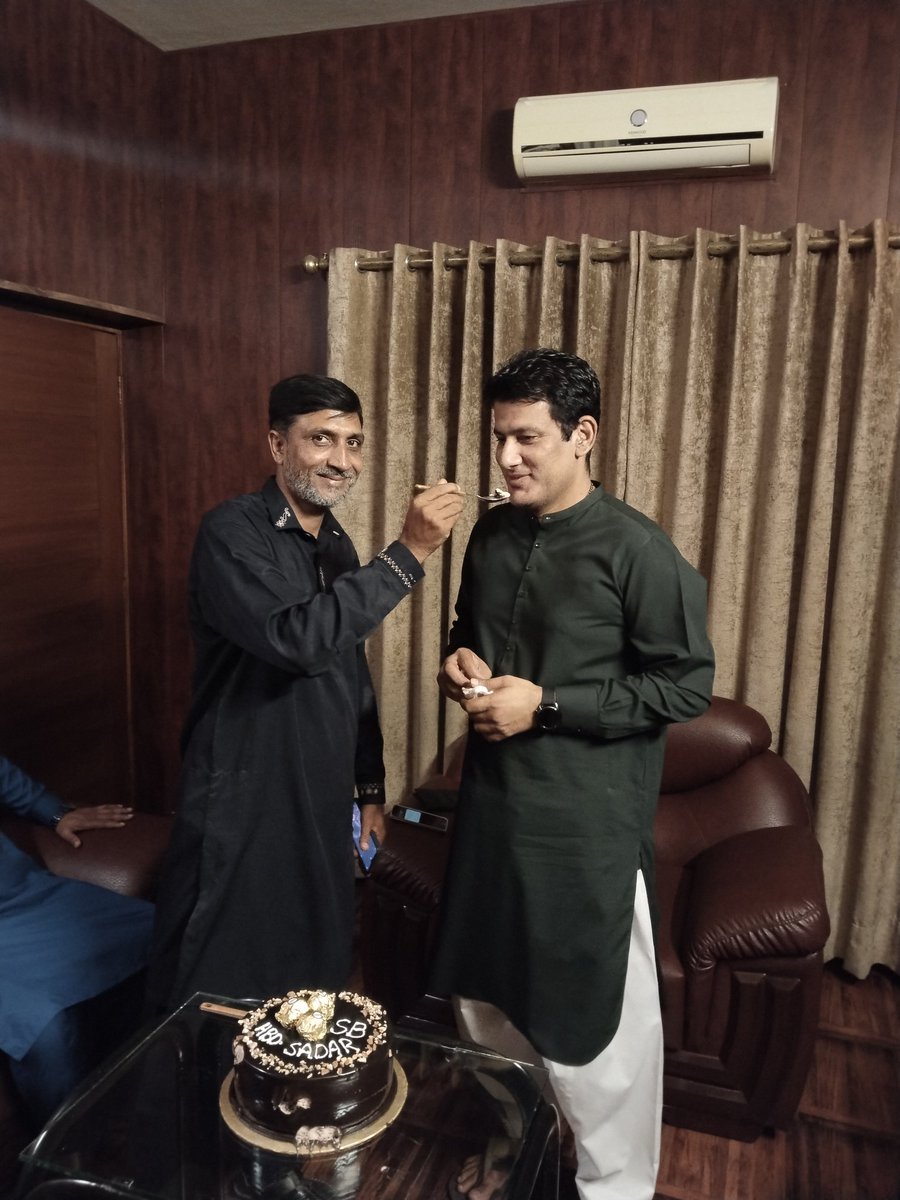 عمران احمد چوہدری خان نعمان خان صاحب ملک عبدالرحمن مسعود صاحب   چوہدری اصغر مان ایڈووکیٹ صاحب کی پریذیڈنٹ سوشل میڈیا ڈسٹرکٹ فیصل آباد چوہدری عدنان سرور سیالوی صاحب سے ملاقات جنم دن کی مبارک اور نیک خواہشات کا اظہار اللہ تعالٰی چوہدری صاحب کو صحت ایمان والی لمبی زندگی دے آمین