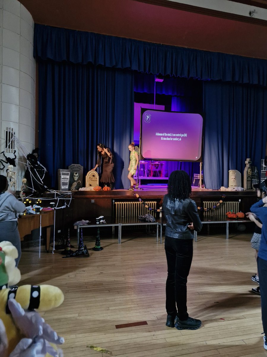 Mrs Hamilton tweet media