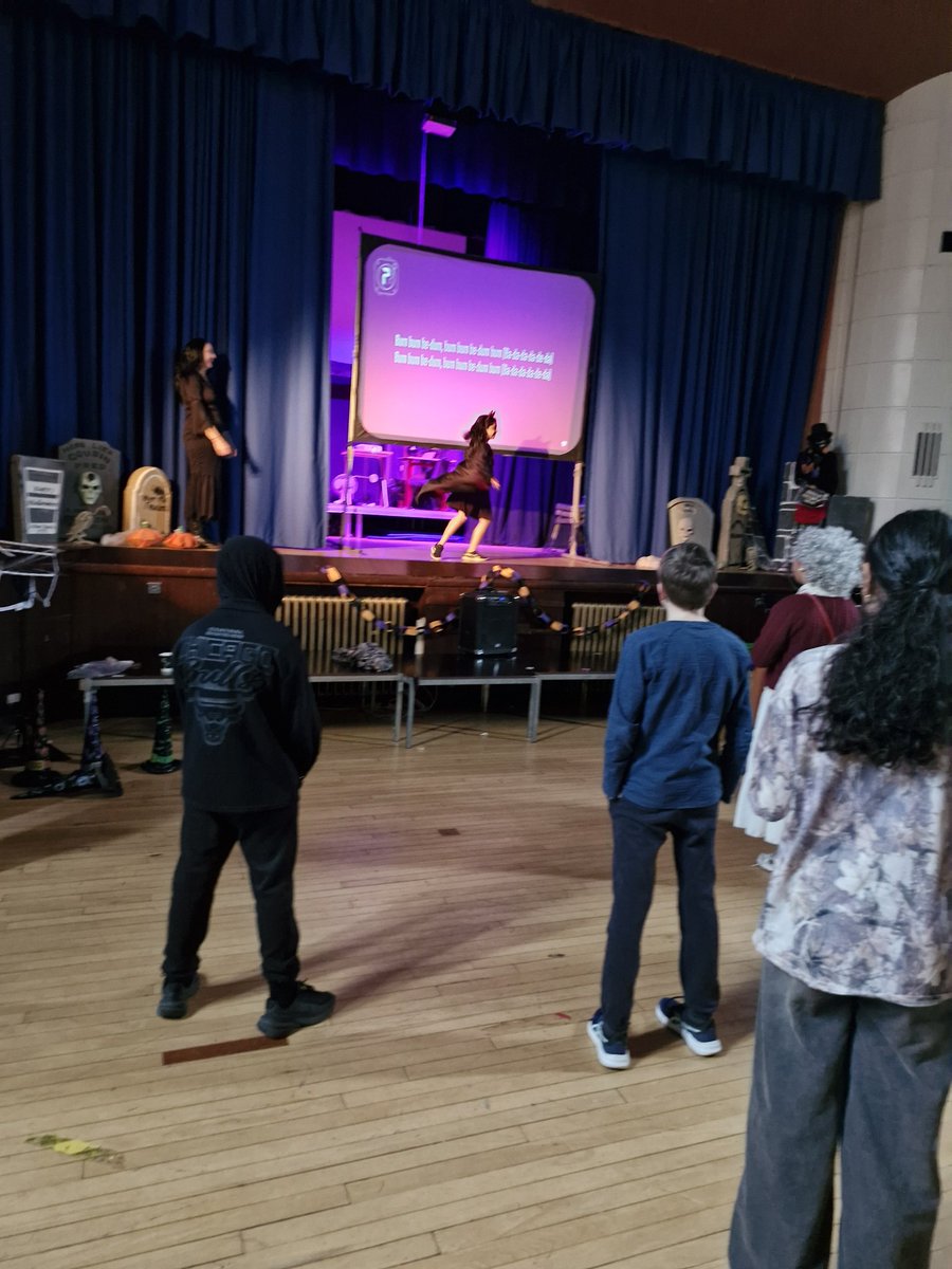 Mrs Hamilton tweet media