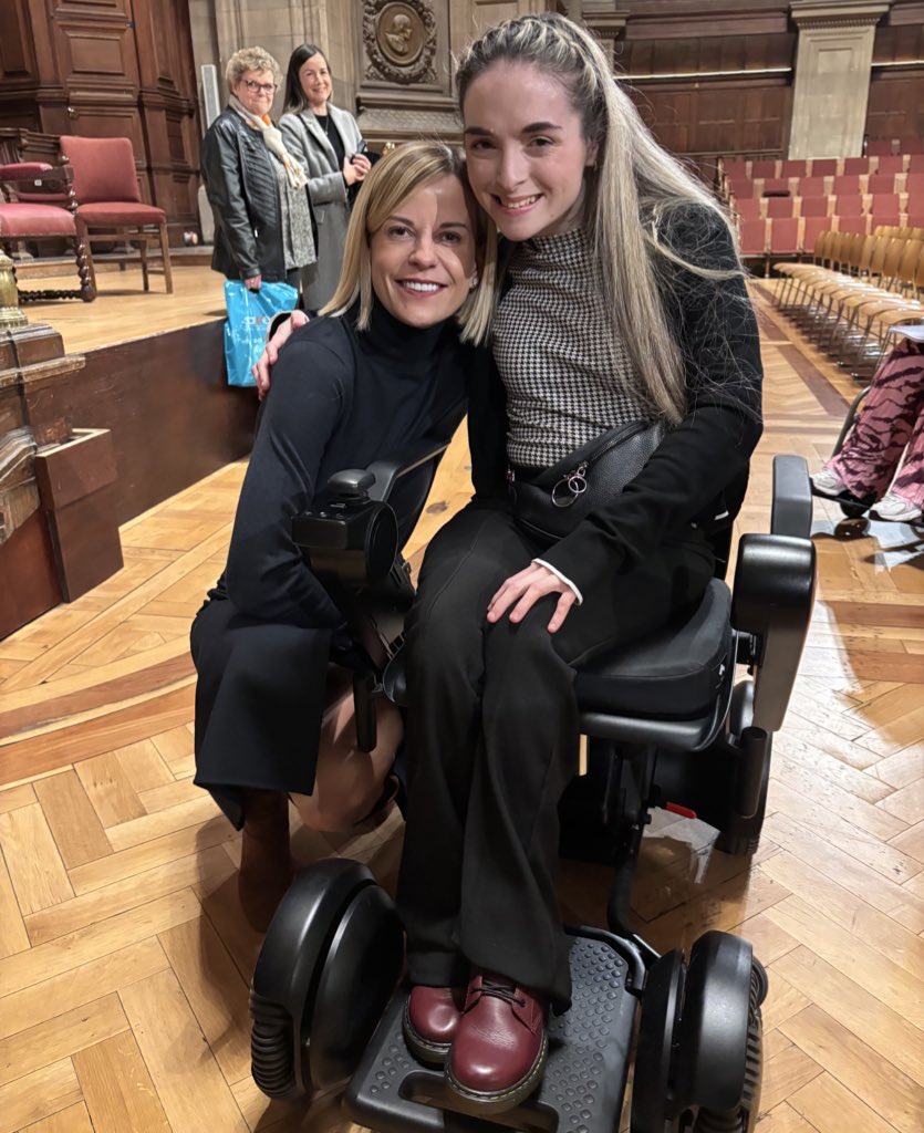 CaitAFulton's tweet image. Such a full circle moment as a fellow Scot also from the West Coast hearing Susie Wolff’s remarkable journey in person for her book tour in Edinburgh. Never expected to meet her afterwards! Made my night… acceptable fangirl moment?! 💙

#susiewolff #driven #edinburgh