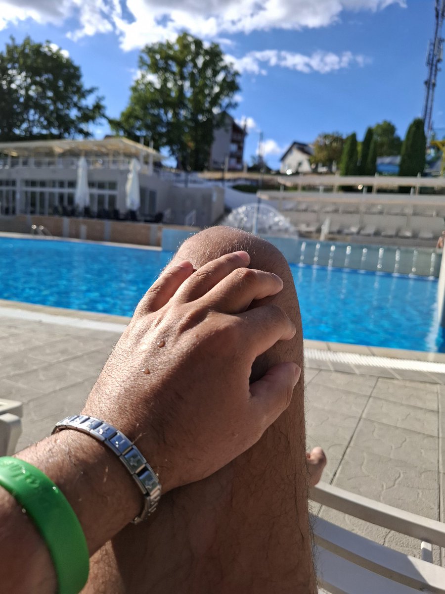 Ja sam full, šta sam kriv vam ja, šta sam kriv vam ja
Čućeš boom i samo ra-ta-ta, pičko raspala🎵🎵🎵🎵🫶👊