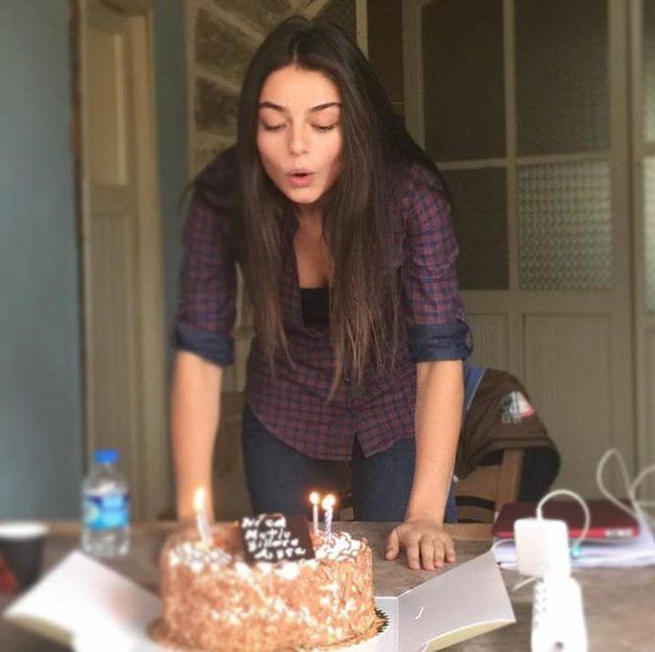 aycaaysinews's tweet photo. yetenek zarafet ve içtenliğin bu kadar güzel bir insanda buluşması  yeni yaşın başarılarınla kahkahalarınla ve kalbini ısıtan anlarla dolu olsun

İyikiDoğdun AyçaAyşinTuran https://t.co/2CTrtpdgUj