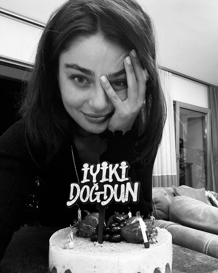 aycaaysinews's tweet photo. yetenek zarafet ve içtenliğin bu kadar güzel bir insanda buluşması  yeni yaşın başarılarınla kahkahalarınla ve kalbini ısıtan anlarla dolu olsun

İyikiDoğdun AyçaAyşinTuran https://t.co/2CTrtpdgUj