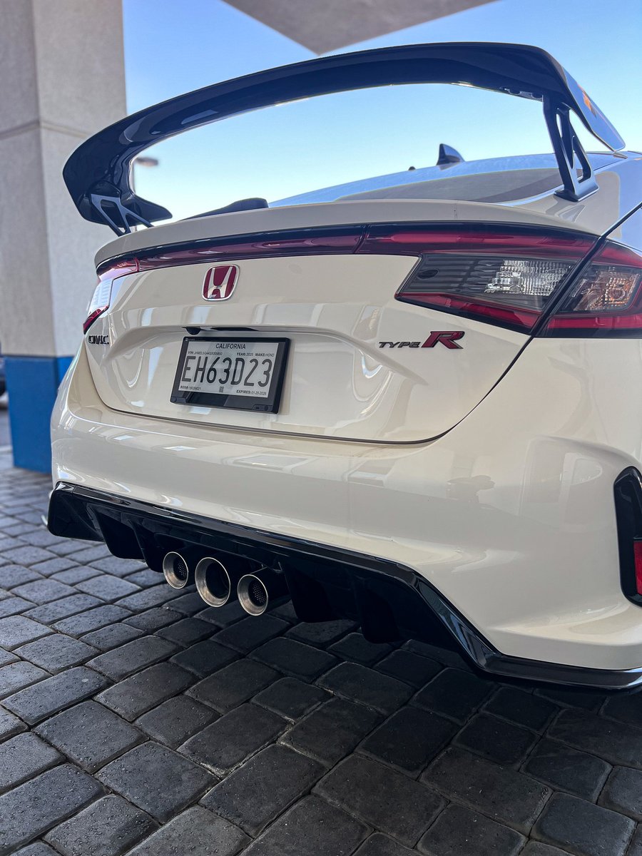 Spotted at Shotten Kirk Honda of Davis 👀 The RPLATE looking right at home on the lot, smart, sleek, and ready to hit the road in style. #ReviverRPlate #RPlateInTheWild #Honda #ShottenKirkHonda #ReviverAuto