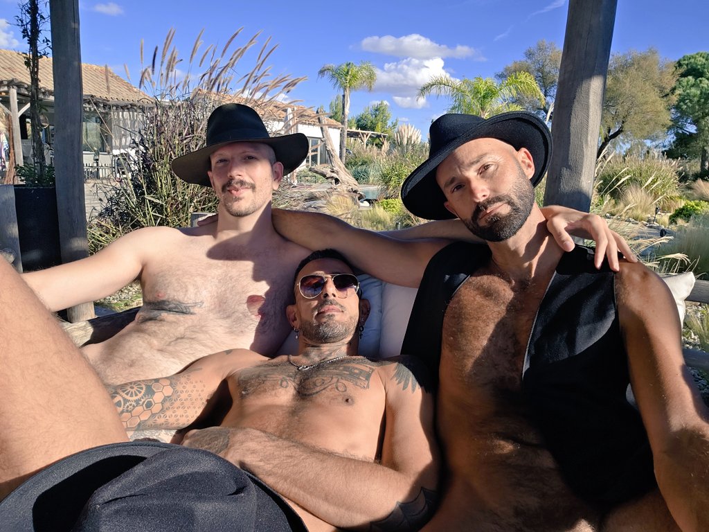 Shooting time with @naturistes_gays and <a href="/JohnnyFrenchPi/">John PI</a> 📸🙈📸