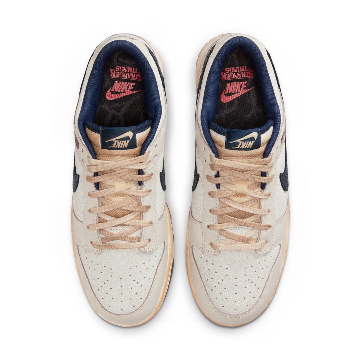 Stranger Things x Nike Dunk Low が発売予定。裏側の世界を逆さロゴで
