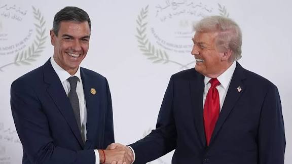 RosaMar6254's tweet photo. Se confirma el #EmbargoFake de #Sanchez 
Todo están risas https://t.co/y3Dxlr1pHh