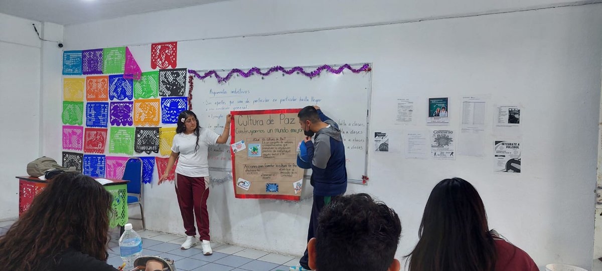 ConalepNauc2's tweet photo. Jóvenes por la paz, impartiendo platica a compañeros sobre la construcción de paz, valores y solución de conflictos.                                                                             @Margarita Rocío 
#ApasionadamenteCONALEP
#OrgullosamenteCONALEP
#ElPoderDeServir https://t.co/U4i13sCoZz