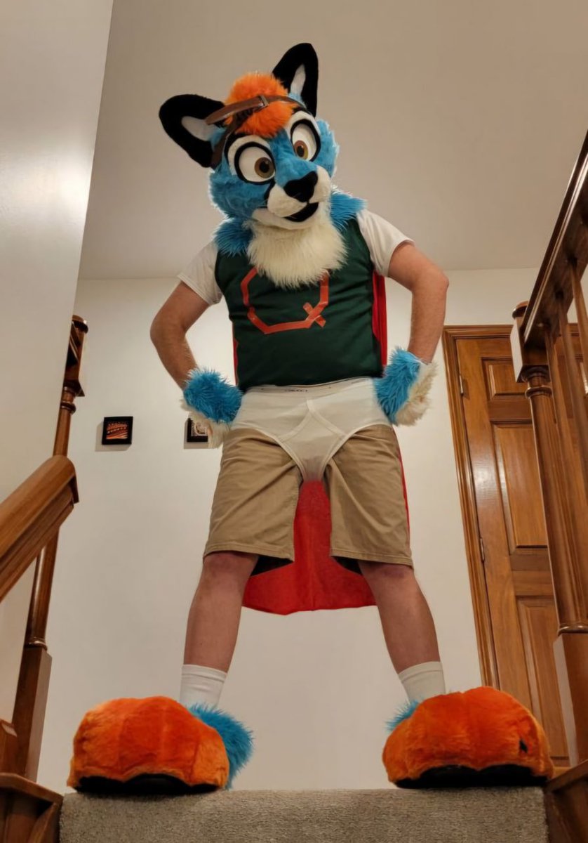 Happy Fursuit Friday!    

In 2023 I summoned the "Powers of the Quail"
#FursuitFriday
#DougFunnie #Quailman