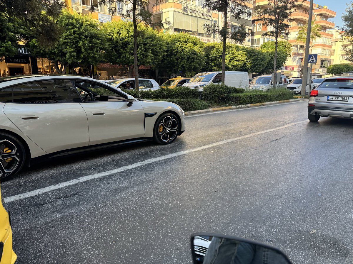 #xiaomi #XiaomiSU7max #alanya Alanya sokaklarında bir kral 👑<a href="/shiftdeletenet/">ShiftDelete.Net</a>  <a href="/XiaomiTurkiye/">Xiaomi Türkiye</a>