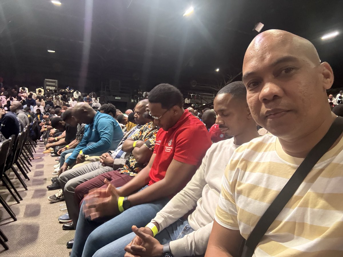 audas_vanschoor's tweet photo. LEGACY Men’s Encounter 🧡
What a night in God’s presence! 🙌🏾
Real men. Real faith. Real encounters.
#RealMendoEncounter #LegacyMen #EncounterWeekend #God1st #ILoveOurChurch #Expectant #GodTimes https://t.co/EY7KVl6qxS