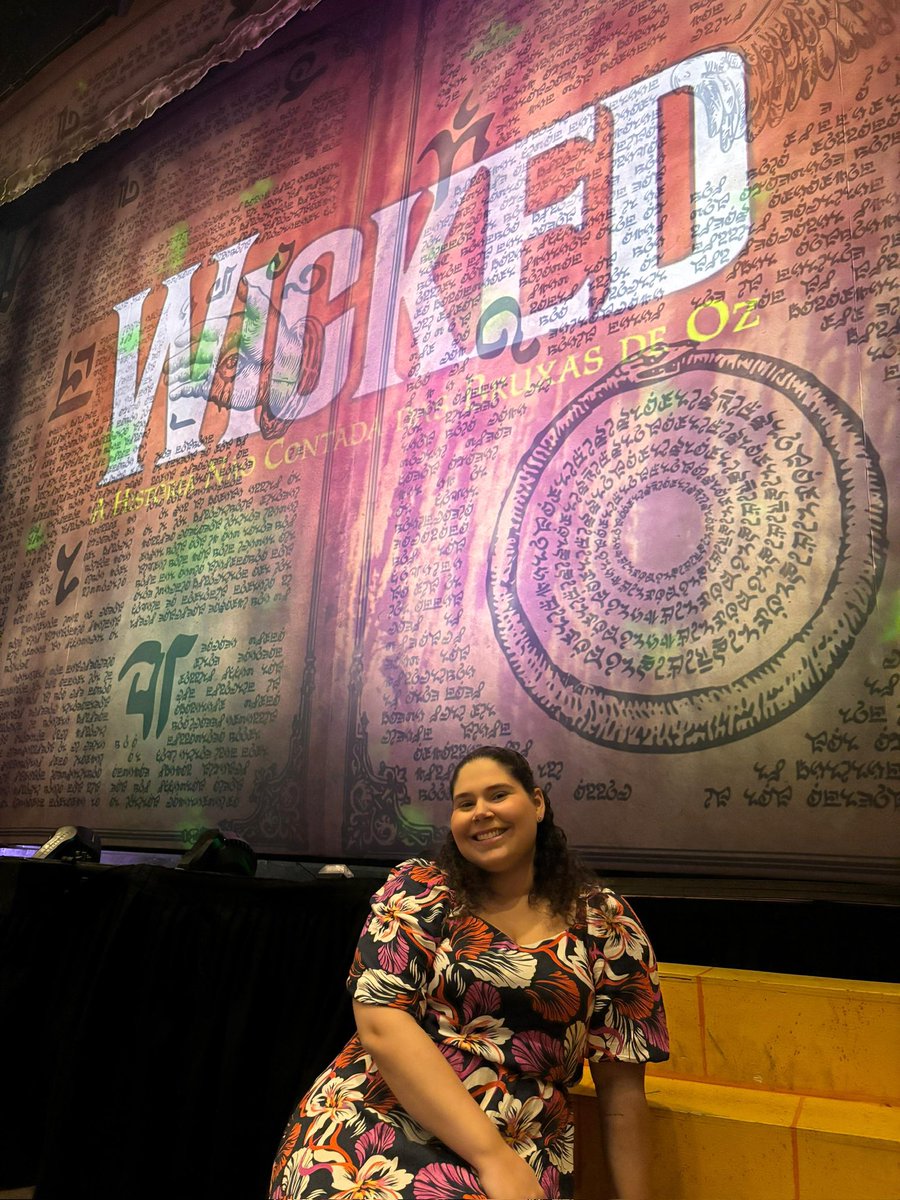 giihpaduano's tweet photo. tentei resumir um pouco minha relação com esse musical que eu tanto amo, e o porque eu mereço estar na premiere do filme 🩷💚
#EuNaPremiereDeWicked
 @wickedmusicalbr @universalpicsbr https://t.co/szkDGwjGJP