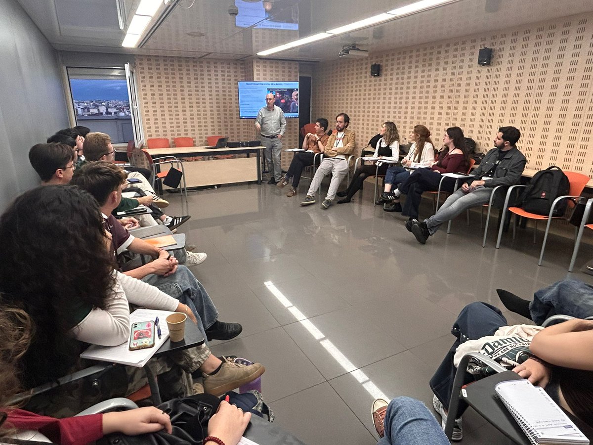 Una tarde de #Masterderadio de <a href="/Nebrija/">Universidad Nebrija</a> y <a href="/La_SER/">Cadena SER</a> el centro de la #radio con <a href="/dramospas/">David Ramos Pascual</a> y <a href="/franllorente/">Fran Llorente</a> Esto no hecho nada más que empezar. 
¡Vaya lujo!