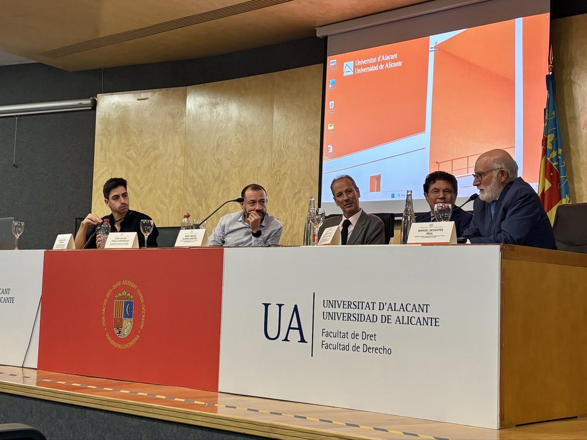 En la UA, mesa sobre diagnósticos a través de la imagen, dentro del congreso internacional sobre el uso de inteligencia artificial (y Big Data) en la cirugía 4.0 y personalizada. Magnífico todo, ponentes y debate.