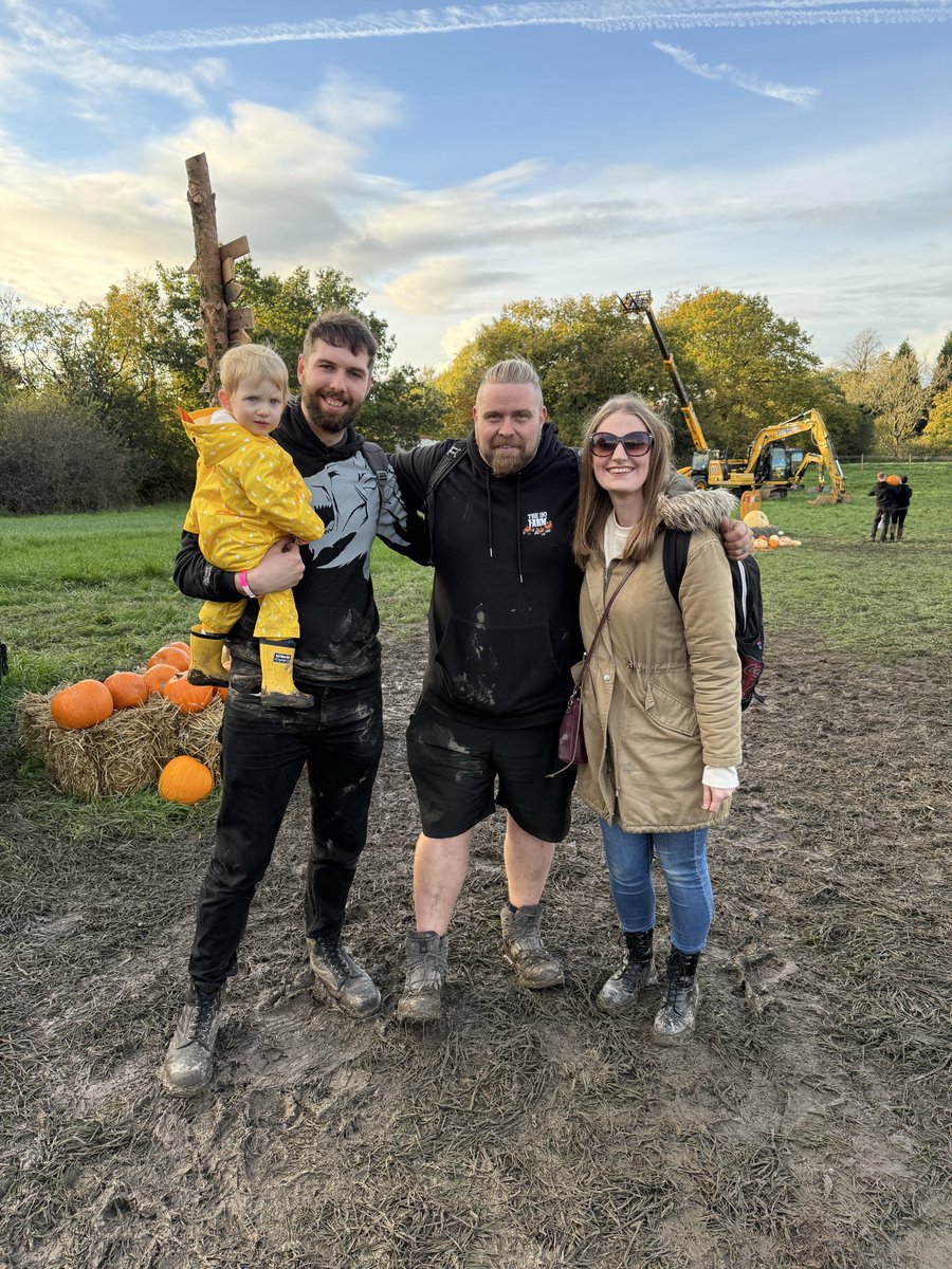 KrisFox2014's tweet photo. Had an incredible time at the @The110Farm Pumpkin Patch! So amazing to manage to meet @Syndicate Chris Tate and The Viking! You’re all legends! Thank you so much! 🔥🔥🔥 https://t.co/Up8cEuIg4e