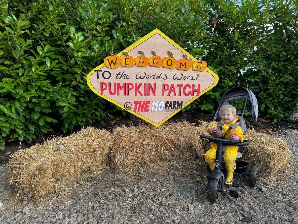 KrisFox2014's tweet photo. Had an incredible time at the @The110Farm Pumpkin Patch! So amazing to manage to meet @Syndicate Chris Tate and The Viking! You’re all legends! Thank you so much! 🔥🔥🔥 https://t.co/Up8cEuIg4e