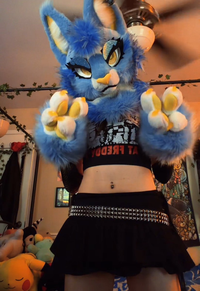 Big ass ears don’t fit in the frame! 

Happy Fursuit Friday everyone! 💙💛