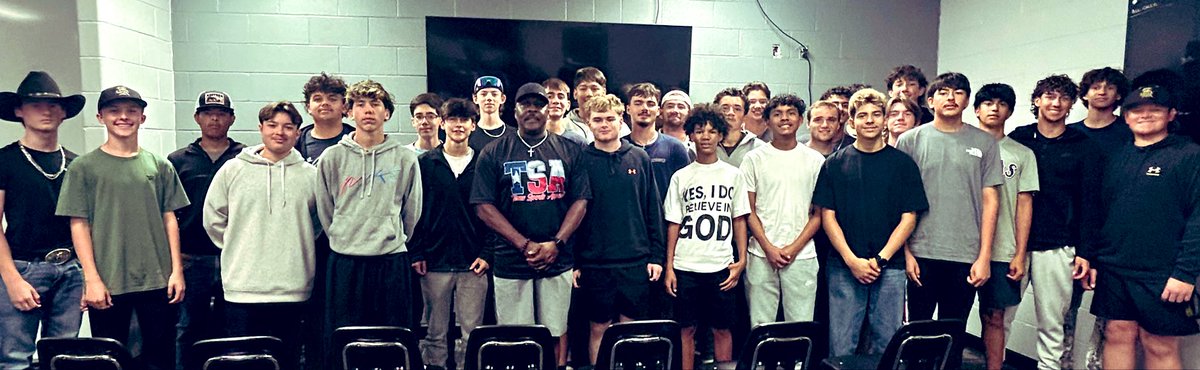 What a great way to end a great week!

We want to thank former Texas Ranger Middle Infielder/MLB player of 10 years &amp; minor league coach, Jerry Browne “The Governor”, for visiting with our program today! 

Coach Browne gave our players some great advice on working on their craft
