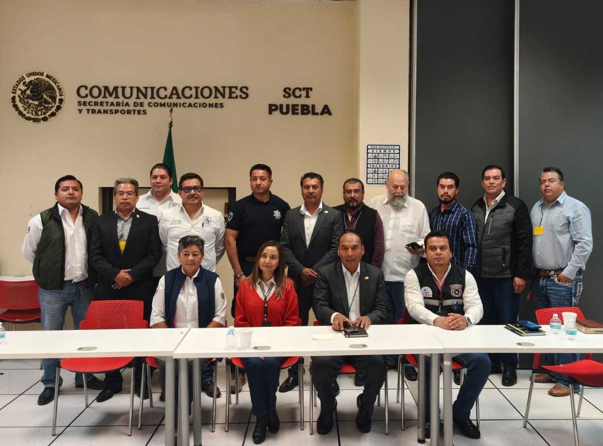 KokeRincon's tweet photo. Reunión en SICT Puebla,  con autoridades seguimiento a temas de seguridad, y expuse la problemática para las citas de aptos médicos, contando con el compromiso para mejorar las condiciones.
#FEMATRAC 
Por una movilidad con justicia social. https://t.co/ClIvRqcnnK