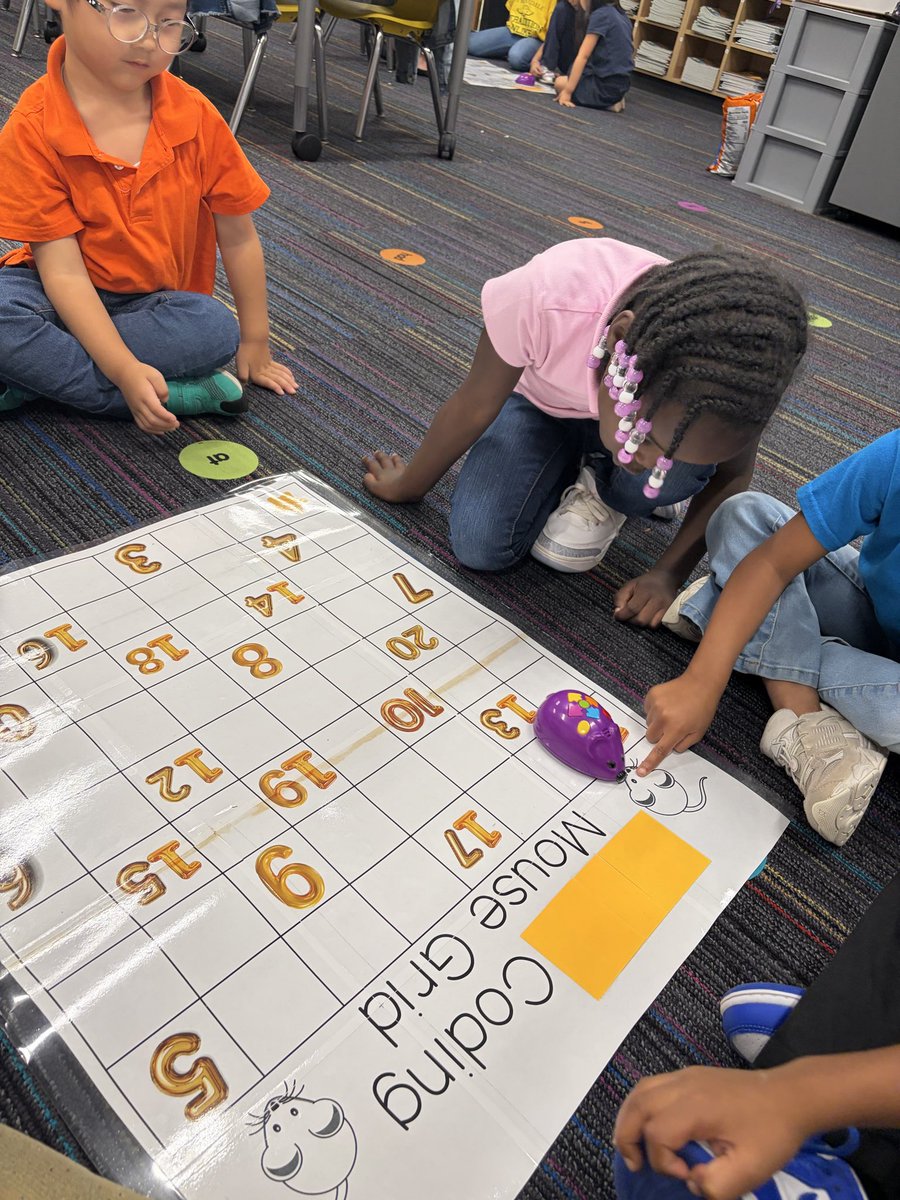 BethanyITC's tweet image. ✨ Today, I spent time with kindergartners in Mrs. Kay’s class coding their way to identify numbers they’ve been learning @springdalemacon! 🐭🔢 #Built4Bibb #CodingInKinder