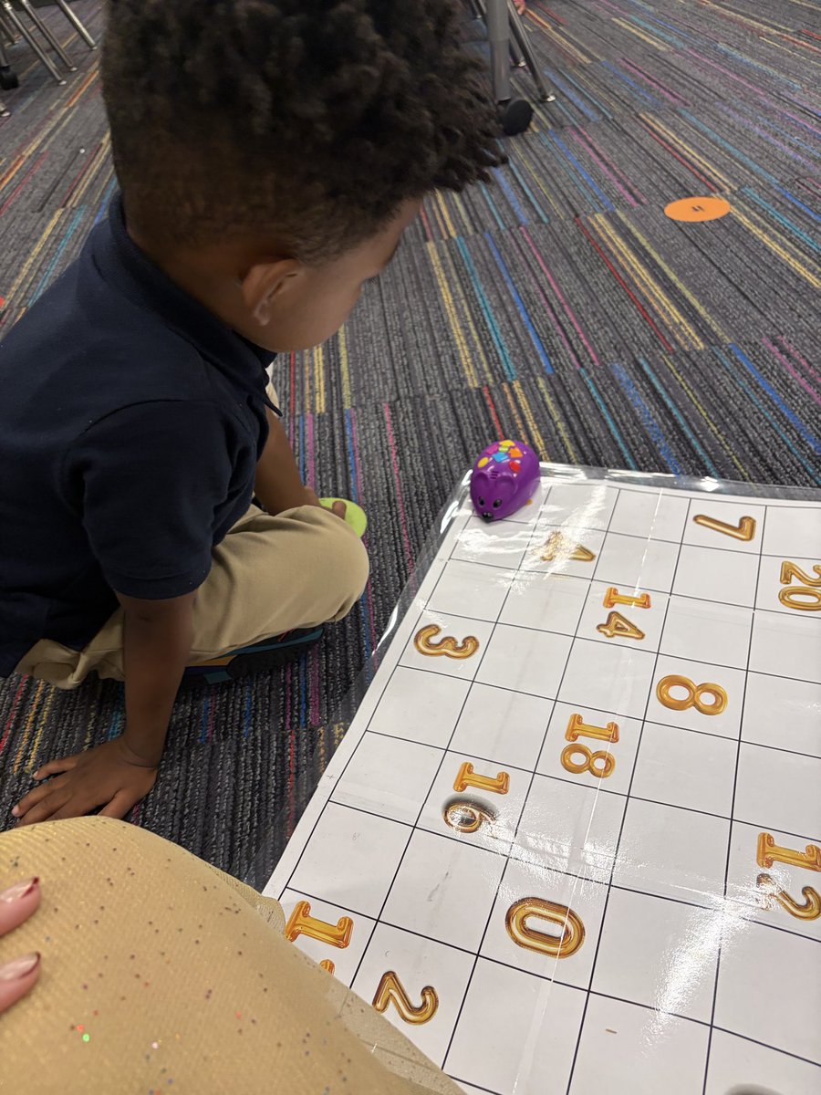BethanyITC's tweet image. ✨ Today, I spent time with kindergartners in Mrs. Kay’s class coding their way to identify numbers they’ve been learning @springdalemacon! 🐭🔢 #Built4Bibb #CodingInKinder