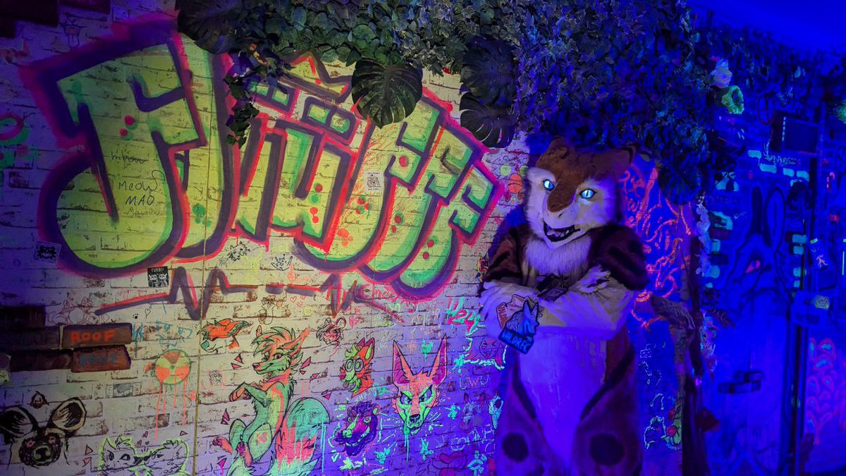 Flüüfff is soon ! Can't wait to be there ! 
🧵 : <a href="/Shiryudesign_de/">Shiryudesign</a> 
📸 : <a href="/Mlice_the_Hyena/">🌿 Mlice 🍻</a> 
🌎: #Flüüfff (Brussels)

#FursuitFriday #furryfandom #sergal