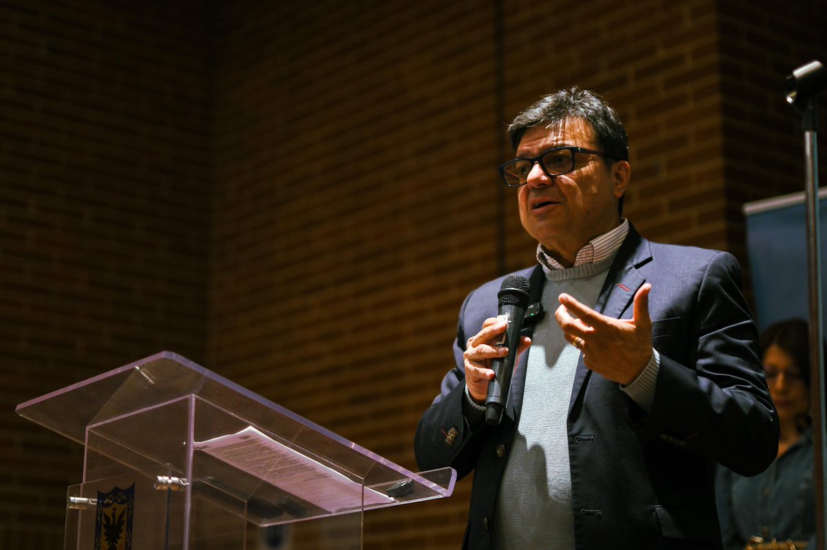 #AquíSíPasa Hoy conmemoramos 15 años del programa Aulas Hospitalarias, un trabajo conjunto entre <a href="/SectorSalud/">Secretaría Distrital de Salud</a>, <a href="/Educacionbogota/">Secretaría de Educación de Bogotá</a> y la red hospitalaria pública y privada, unidas por una misma causa: el bienestar y la educación de nuestros estudiantes. 

Es un orgullo para <a href="/Bogota/">Alcaldía de Bogotá</a>