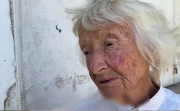 AryoSomeGumul's tweet image. W Chersoniu była 80-letnia emerytka, która już niczego praktycznie nie miała oprócz kóz. Wyprowadzała te kozy i pilnowała ich. Rosjanie zabili ją z drona.

Nie ma mowy o pomyłce. Operator wiedział co robi