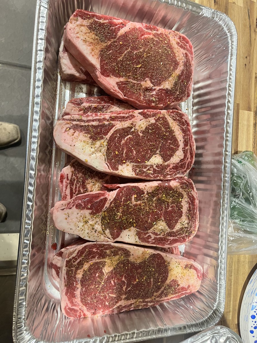 Well it’s hunting season again unfortunately we are missing a dear friend, gone but not forgotten. Tradition is steaks on Friday night to kick off the hunt. Have great evening from the southern 719. #🇺🇸🥩🥩