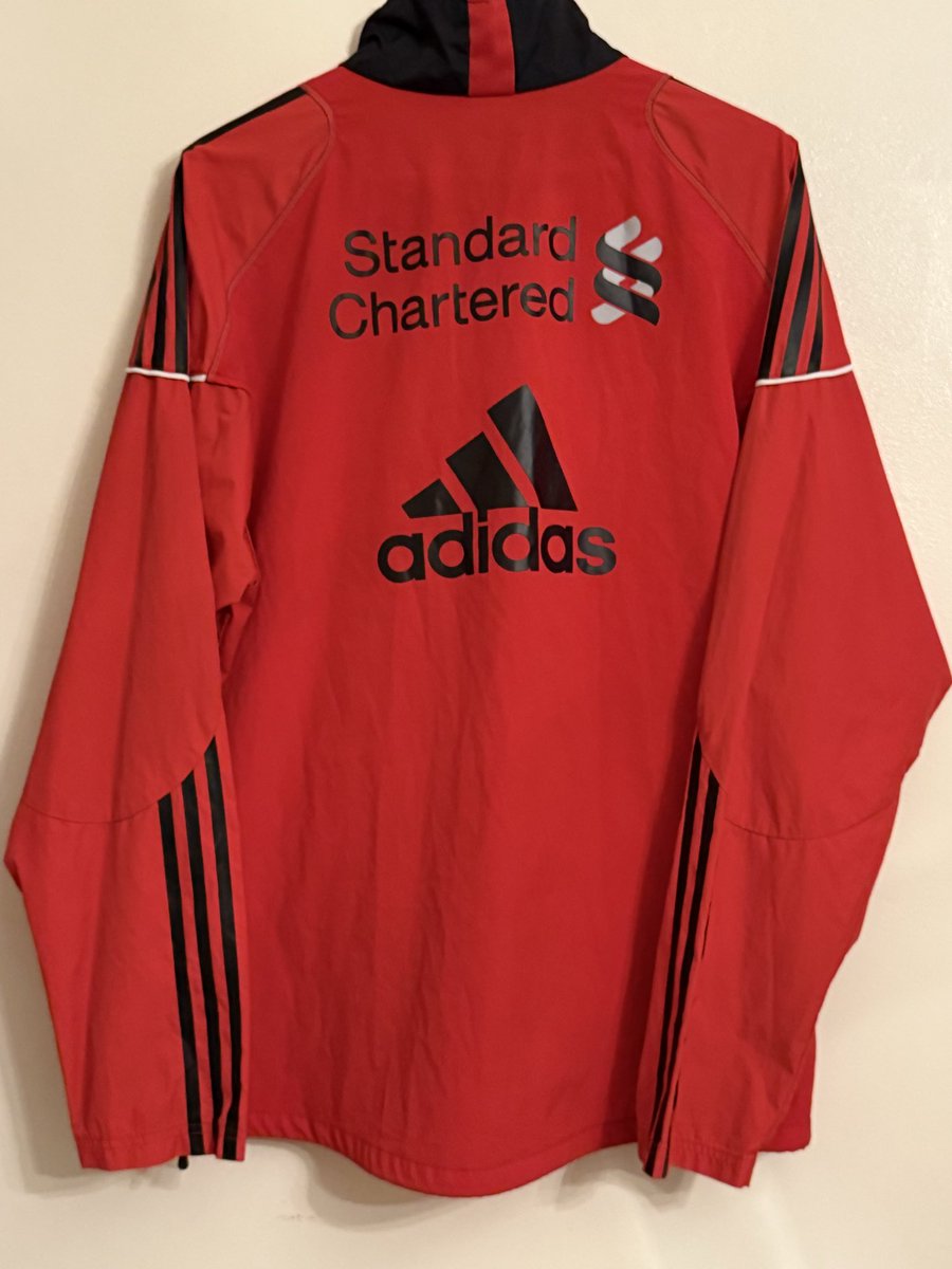 HofVS's tweet photo. 2010/11 Liverpool 🔴⚪️ Adidas x Standard Chartered track jacket, 1/4 zip design and available in a size 44/46 🙌💥
#Liverpool #LFC #PremierLeague #EFL #Adidas #StandardChartered #Footballshirt #Footballkit #Footballjersey #Football #Vintage #Classicshirts https://t.co/NmYfTVaSbc