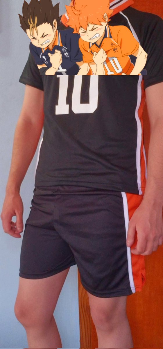 I'm getting addicted to buying clothes from shows, although I don't see the problem yet🤓

~Sorry for the weird angles; taking pictures in the mirror isn't my thing...~