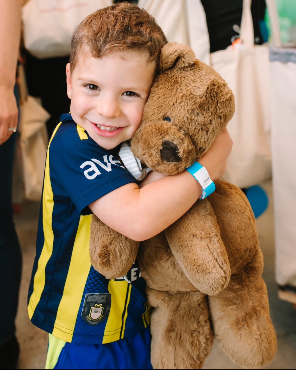 That Friday feeling powered by these special hugs and smiles! 😁