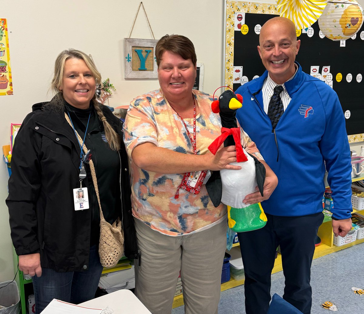 <a href="/EminenceSchools/">Eminence Schools</a> had the privilege of starting a new tradition today! Every Five-Day Friday we will be "GOOSE"ing one teacher from each building. At 12:00 PM, we will surprise those two teachers with their "GOOSE" which means:
G=Get
O=Out
O=Of
S=School
E=Early
#SURPRISEANDDELIGHT