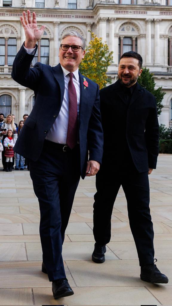 BowesChay's tweet image. Meet the happy couple
1.5 Million dead and injured Ukrainians, £21,800,000,000 taken from UK taxpayers and handed to the Dictatorship
All while 14 million British people live in poverty, Police stations close to "save money", crime rising, immigration out of control.