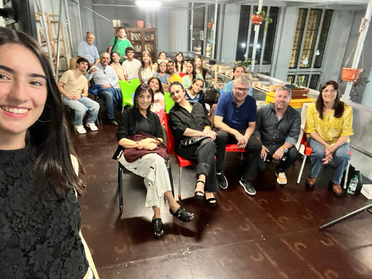 Anoche presentó su quinto 📕 Alfonsina Mesa en <a href="/inju_uy/">INJU Uruguay</a> Montevideo con mucha pasión y alegría, gracias por la oratoria <a href="/nicope29/">Nico Pérez Maurente</a> .