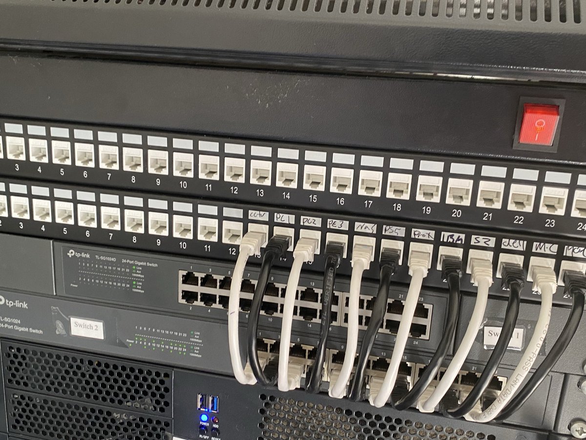 homelabnetworks's tweet image. My complete home network and server rack set up.. for now 
Couple of server builds in the works