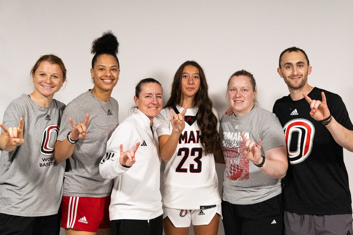 EmersonJ_2029's tweet photo. Loved watching practice, talking with @jamiecarey1114, and learning more about the vision for the future. 🙏
Thankful for the chance to visit and rep my hometown! 🐂

@NebraskaAttack @elksouthgbb https://t.co/Z9H9roKORi