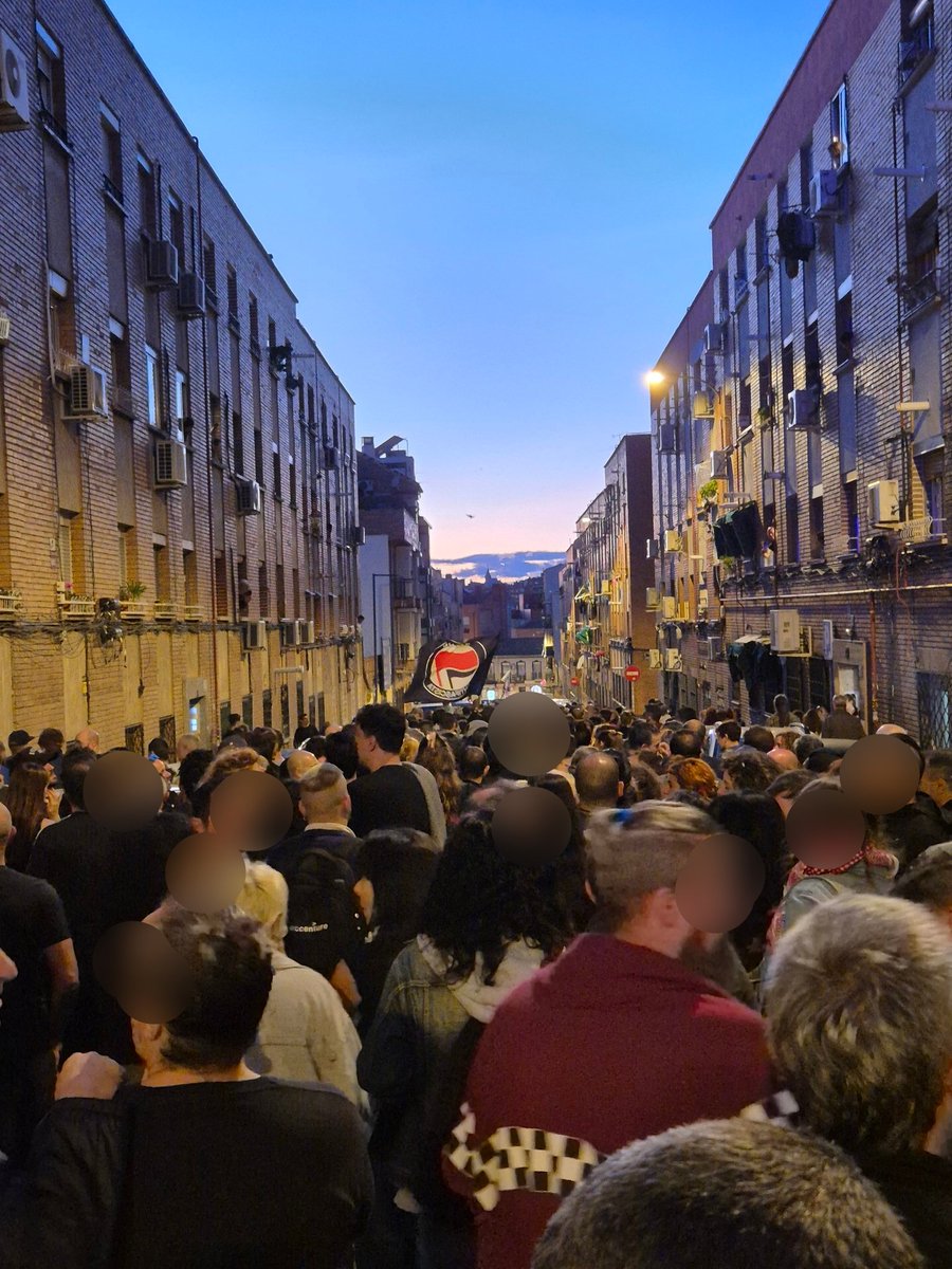 cgtzonasur's tweet photo. VALLECAS | #Vallekas por la vivienda digna!!

Manifestación en el barrio de #Vallecas - Madrid 

¡¡Fuera fascistas de nuestros barrios!! https://t.co/ya6oOKfsbY