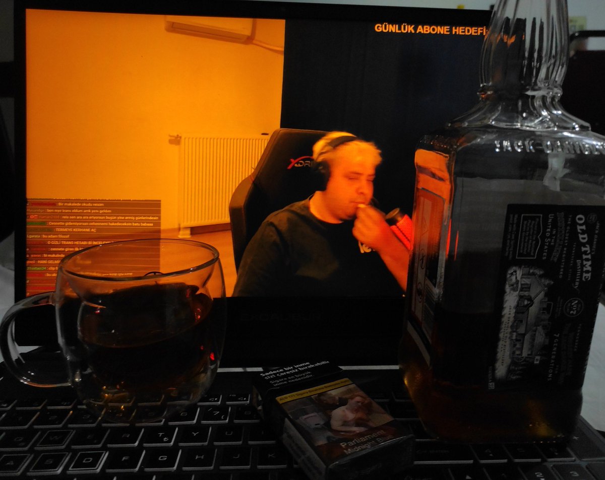 Batu hoca bira açarsa cemaat viskiye koşar iyi cumartesiler 😏😏