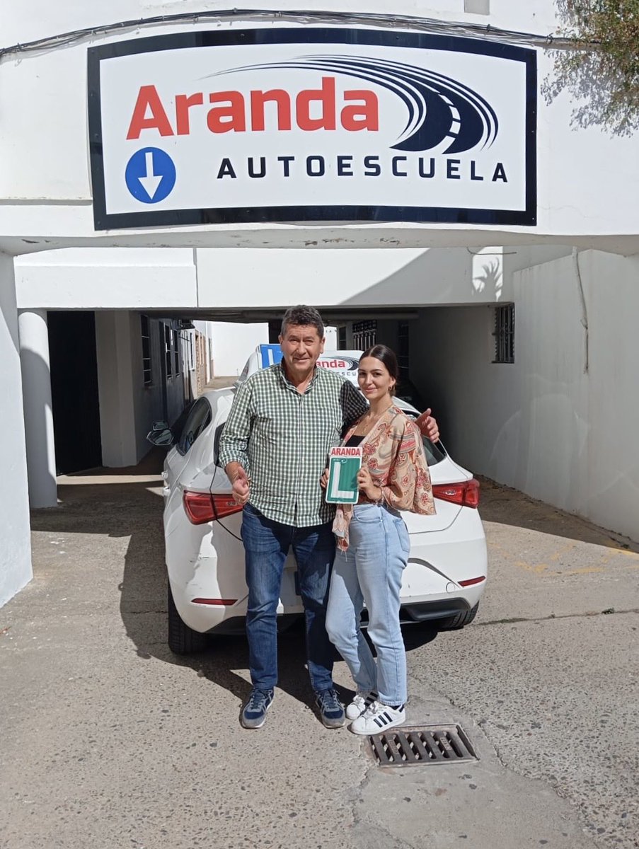 AutoescAranda's tweet photo. Enhorabuena por ese pedazo de examen chicas 🚗🎉 https://t.co/u5VDp4xS4z