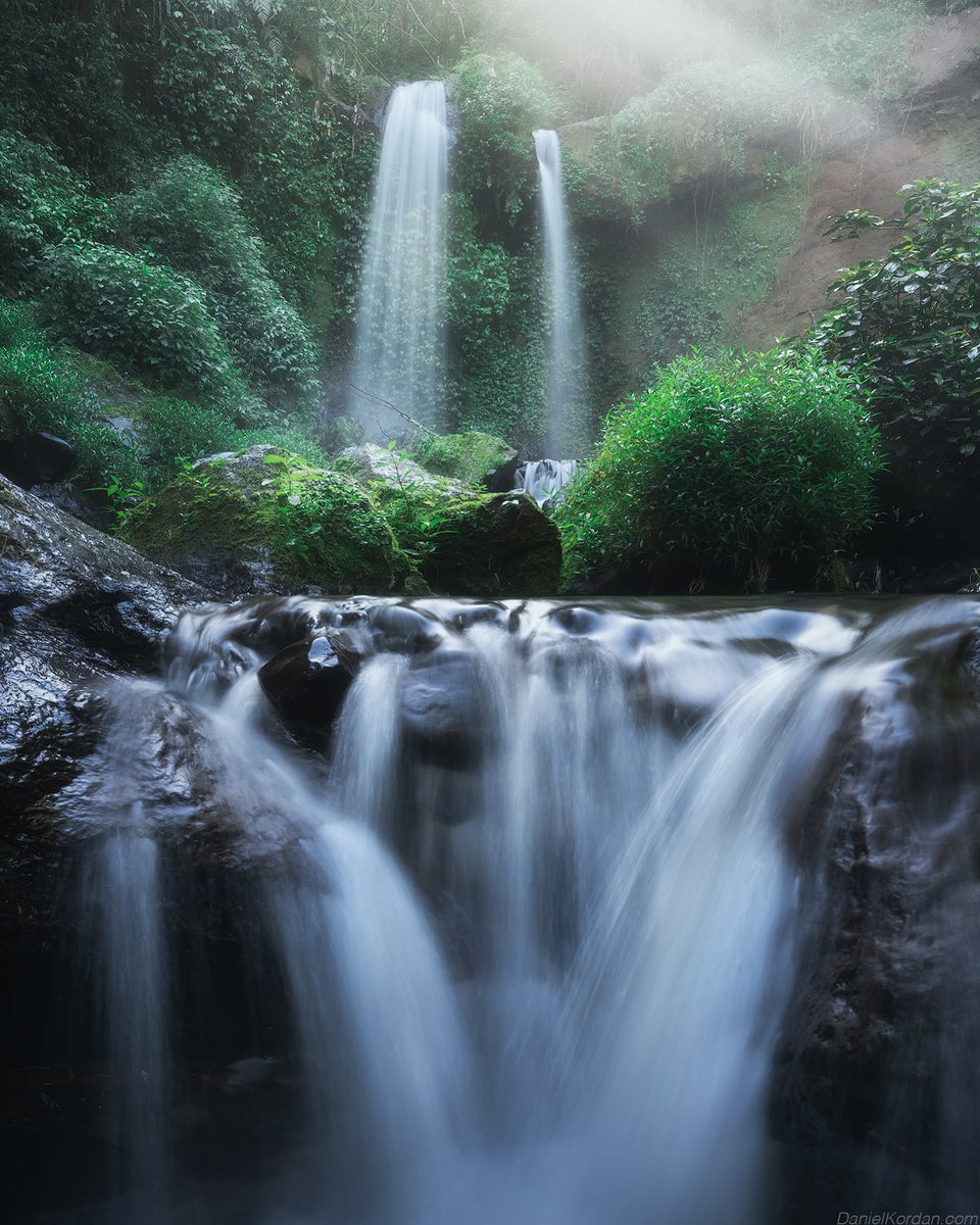 Winnie13601's tweet image. Central Java waterfalls and villages like Nepal van Java are just amazing and much less visited than Bali I think! #indonesia #java